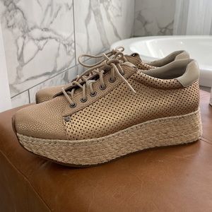 Make offer🔥🔥OTBT SHOES